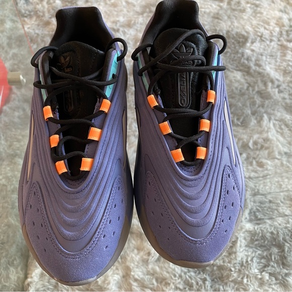 Adidas Ozelia in Size US 7 - Picture 4 of 7
